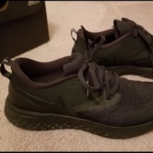 Womens Nike running shoes size 8. Worn 1 time